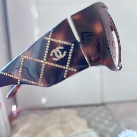 Chanel Vintage Tortoise Shell Sunglasses - Picture 3 of 10